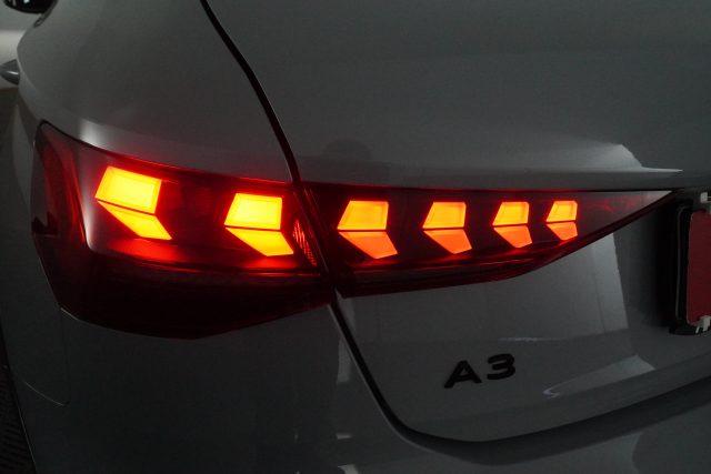 AUDI A3 A3 allstreet TFSI 110 kW S tronic Identity Contras