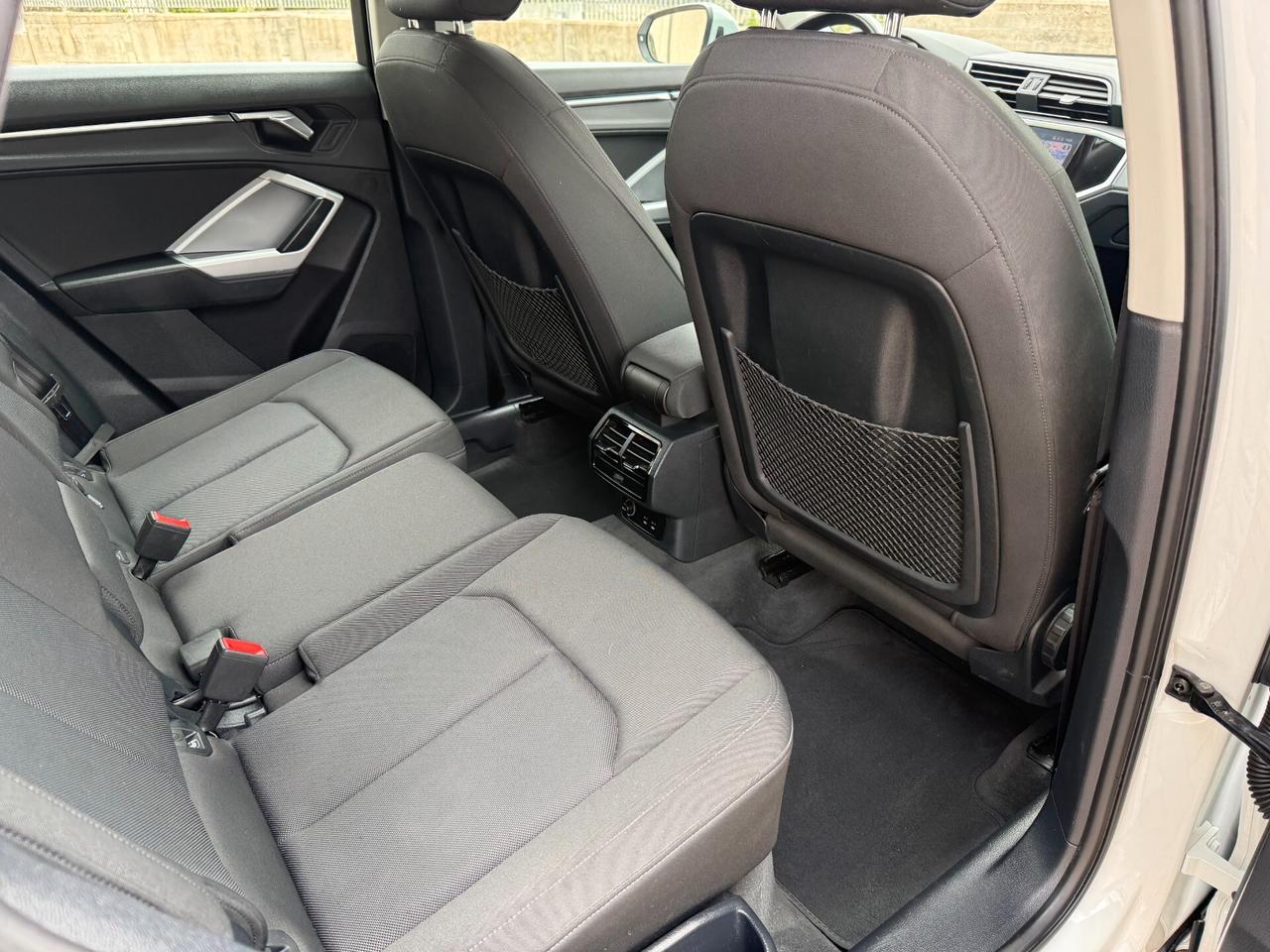 Audi Q3 35 TDI S tronic Business Advanced Matrix