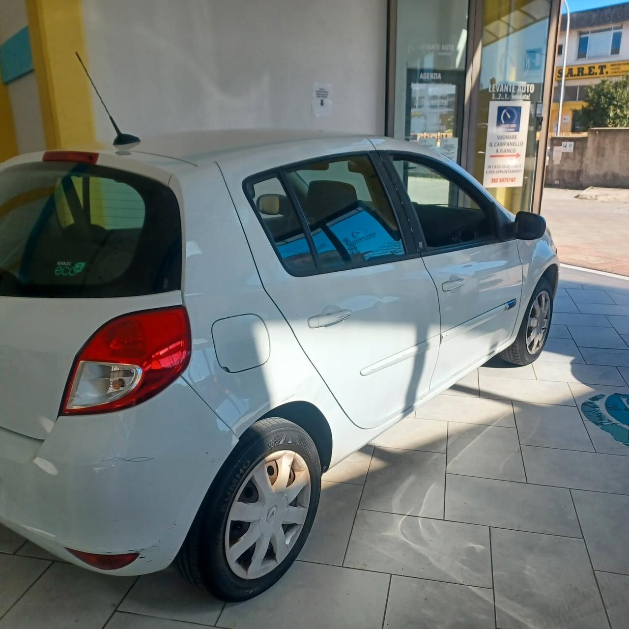 NEOPATENTATI CLIO 1.2 AFFIDABILE GARANZIA 12 MESI