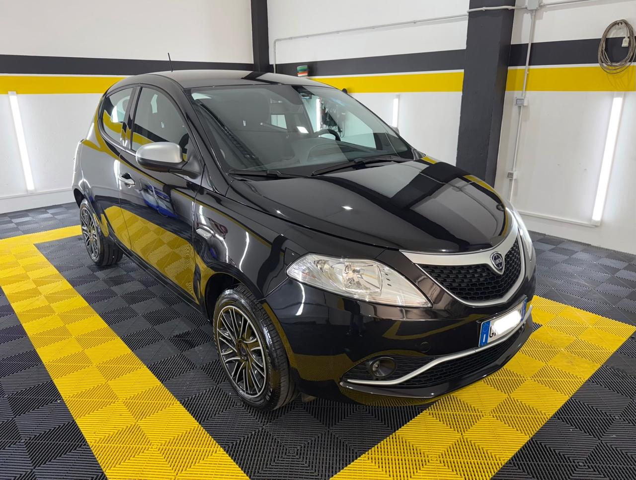 Lancia Ypsilon 1.0 FireFly 5 porte S&S Hybrid Silver Plus