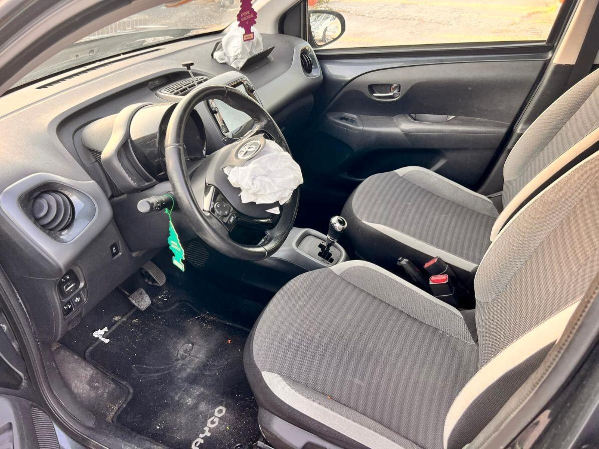 Toyota Aygo 1.0 VVT-i 72 CV 5 porte x-play MMT