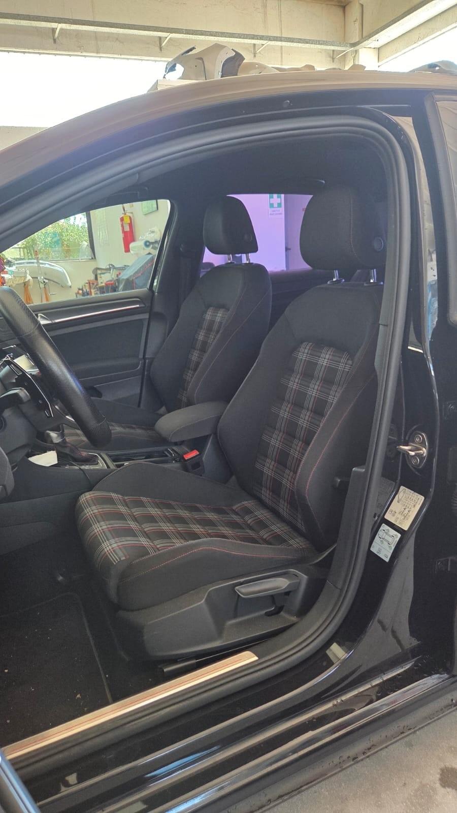 Volkswagen Golf GTI Golf 2.0 TSI GTI DSG