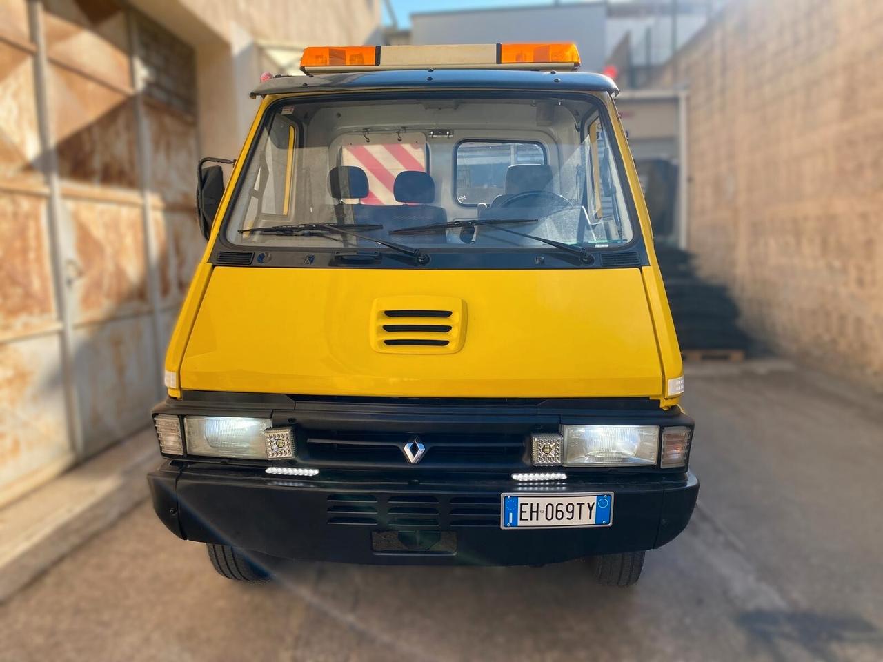 Carroattrezzi: Renault V.I. – Pianale Basculante e Scorrevole con Verricello e Gru