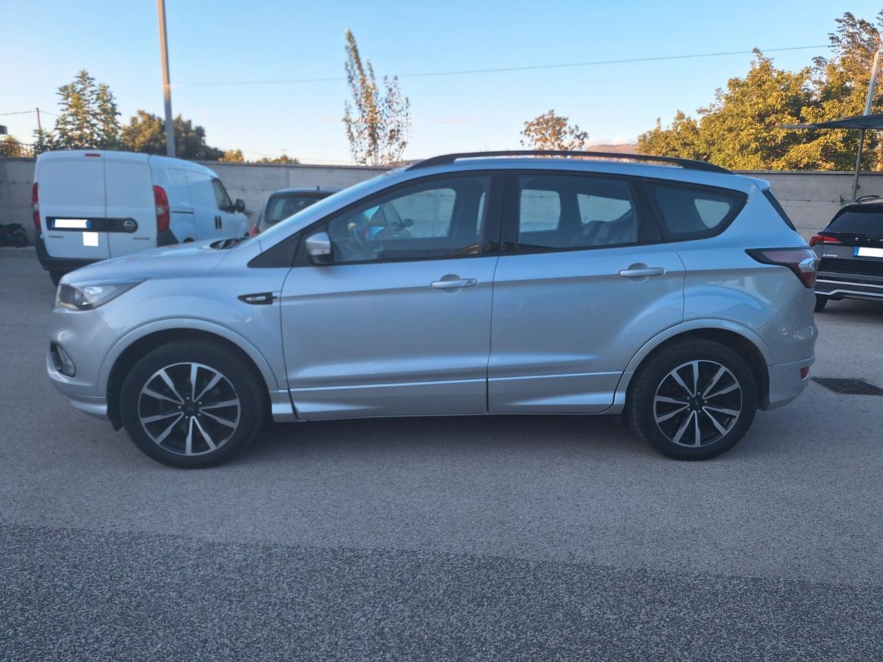 Ford Kuga 1.5 TDCI 120 CV S&S 2WD ST-Line