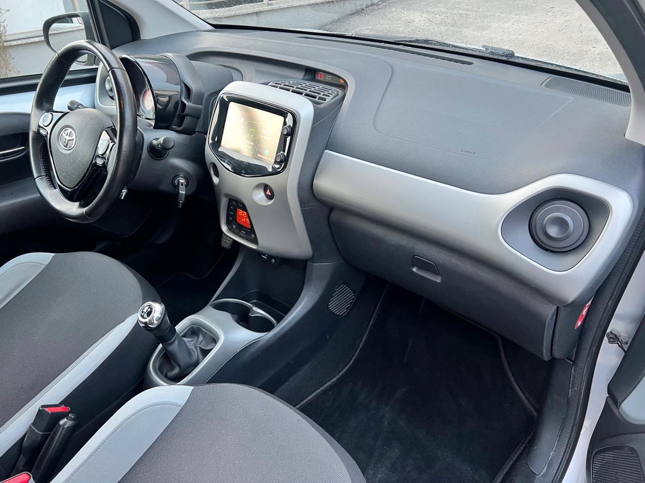 Toyota Aygo 5pt 1.0 Benz. 70cv x-pure CAMERA/TEL/CLIMA PERF.