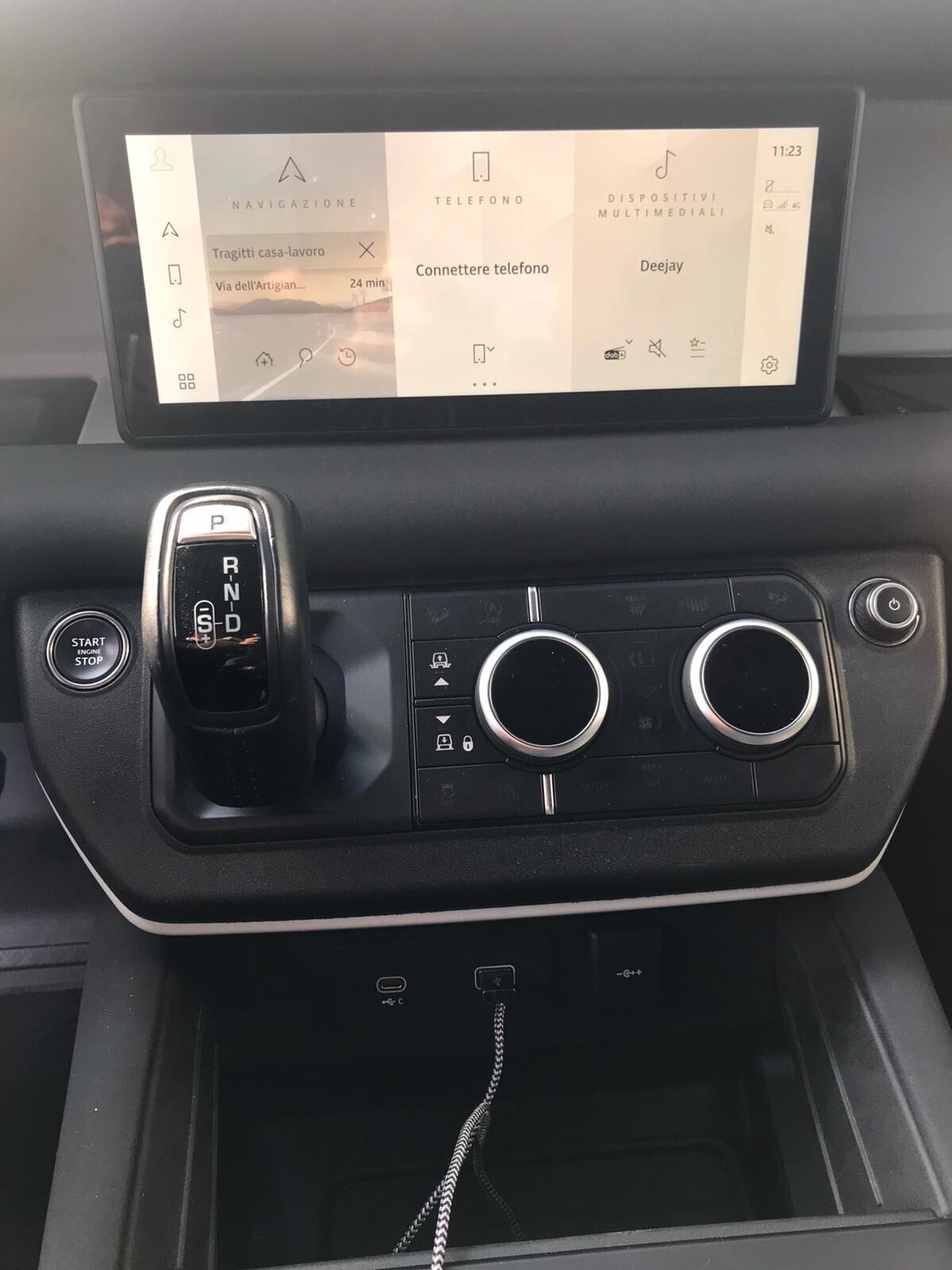 Land Rover Defender 110 3.0D I6 200 CV AWD Auto X-Dynamic SE