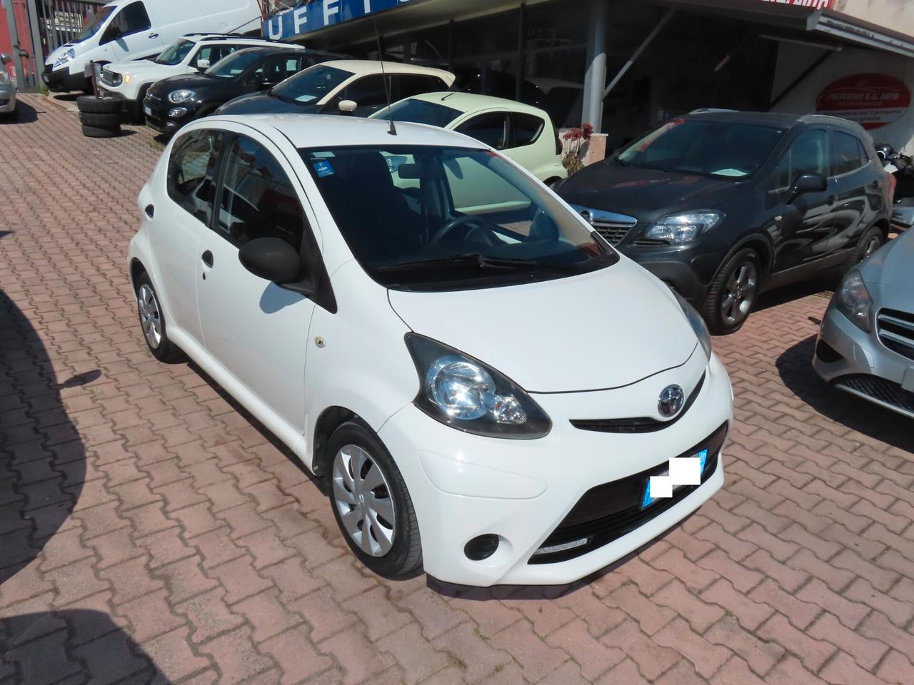 Toyota Aygo 1.0 BENZINA 5 porte NOW FULL 2012