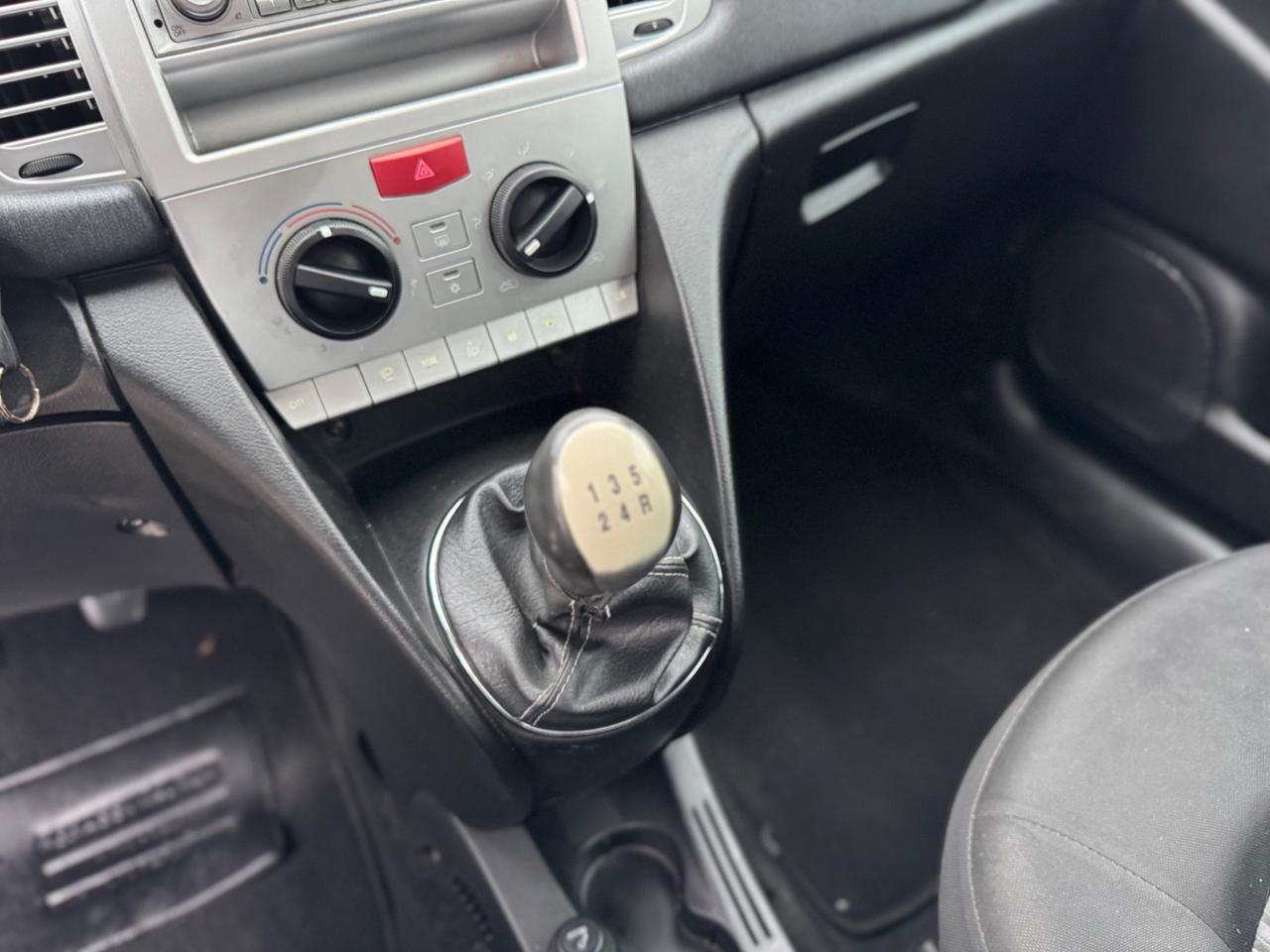 Lancia Ypsilon 1.3 MJT 75 CV Argento