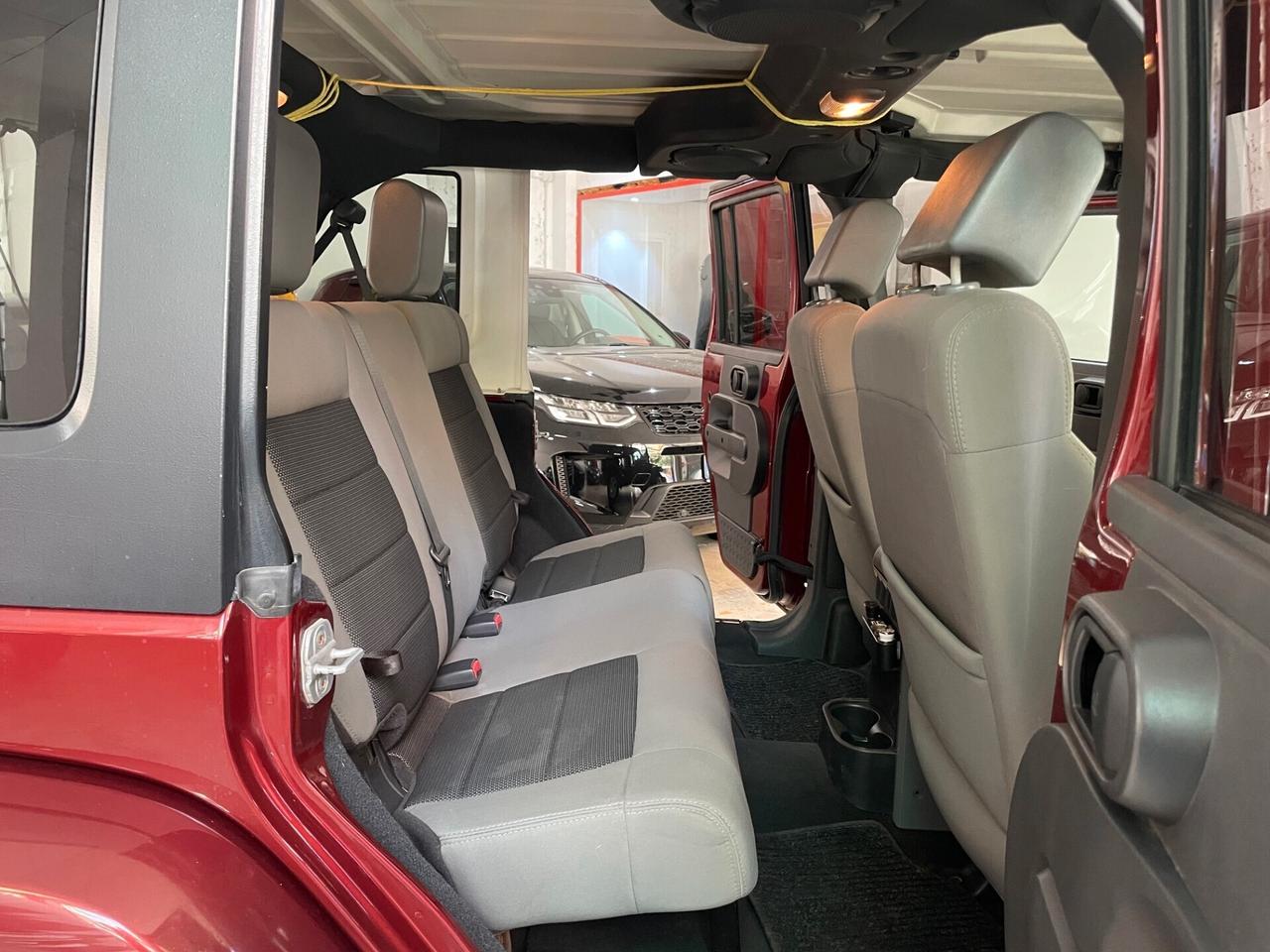 Jeep Wrangler Unlimited 3.8 Sahara