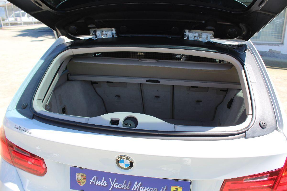 BMW - Serie 3 Touring - 320d Modern
