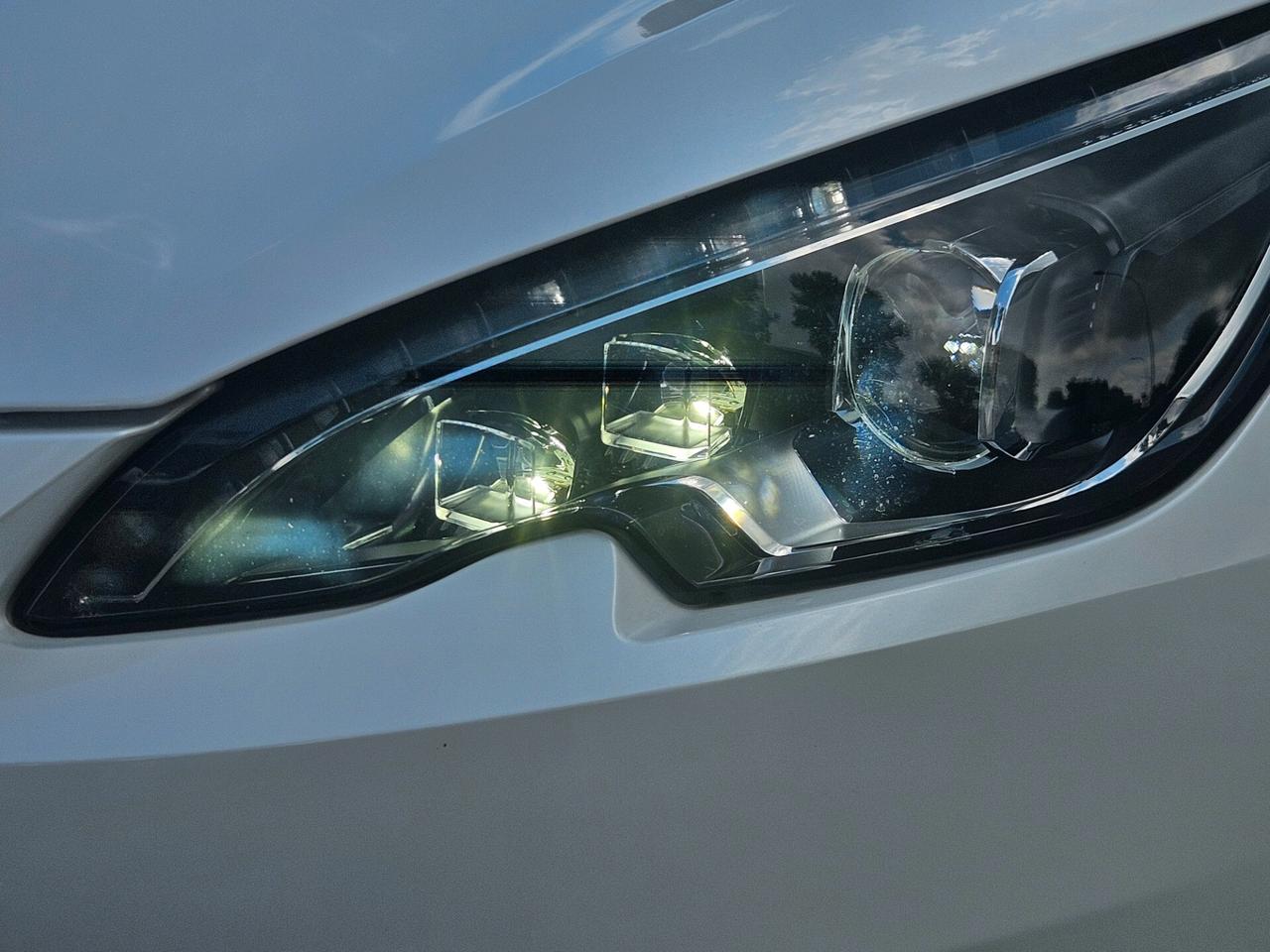 Peugeot 308 BlueHDi 120 CV Bianco Perla E6B