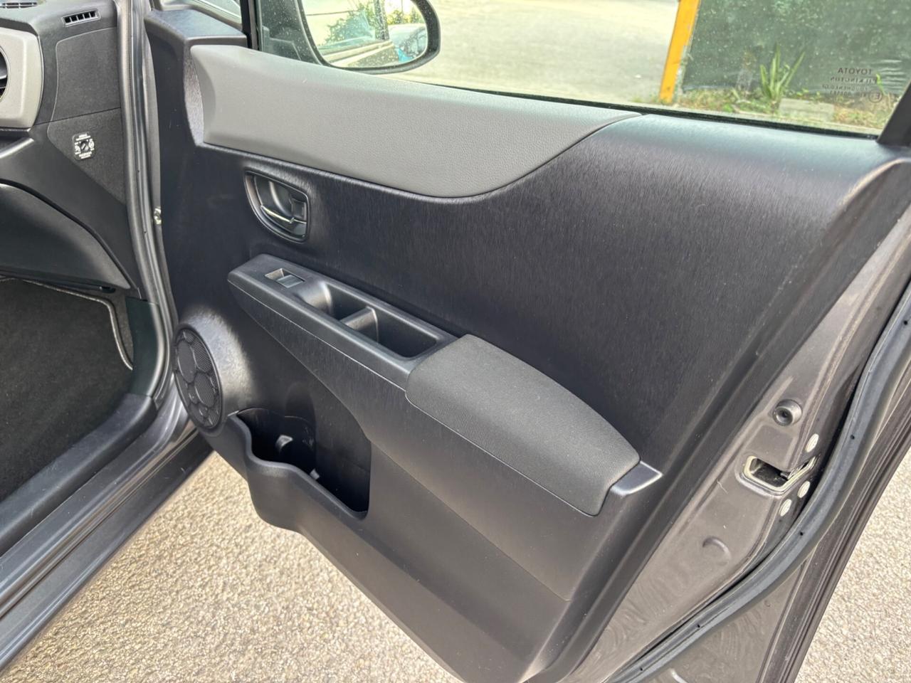 Toyota Yaris 1.3 5 porte Lounge AUTOMATICA