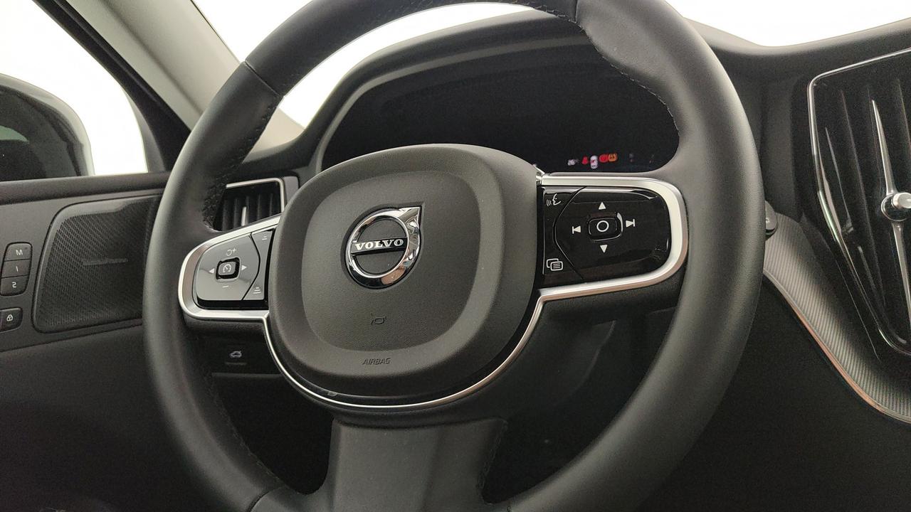 VOLVO XC60 2.0 b4 Plus Dark auto
