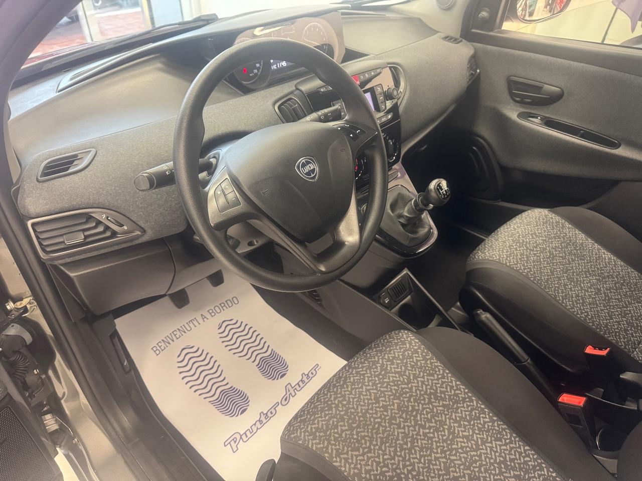 Lancia Ypsilon 1.0 FireFly 5 porte S&S Hybrid Silver