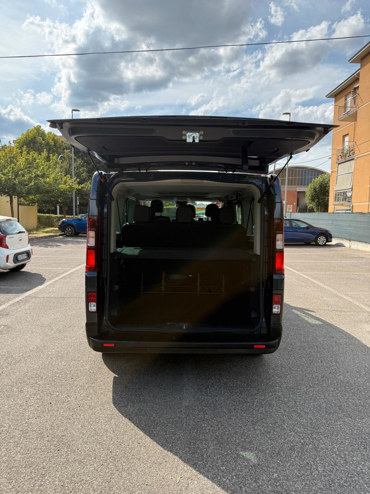 Renault Trafic 2.0 dCi - 9 POSTI - 12 MESI DI GARANZIA