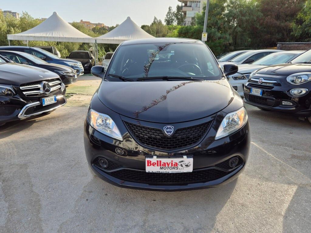 Lancia Ypsilon 1.2 69 CV 5-POSTI Gold