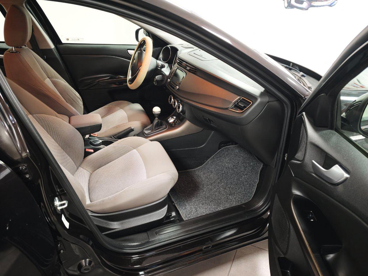 Alfa Romeo Giulietta 1.6 jtdm Distinctive 120cv LEGGI