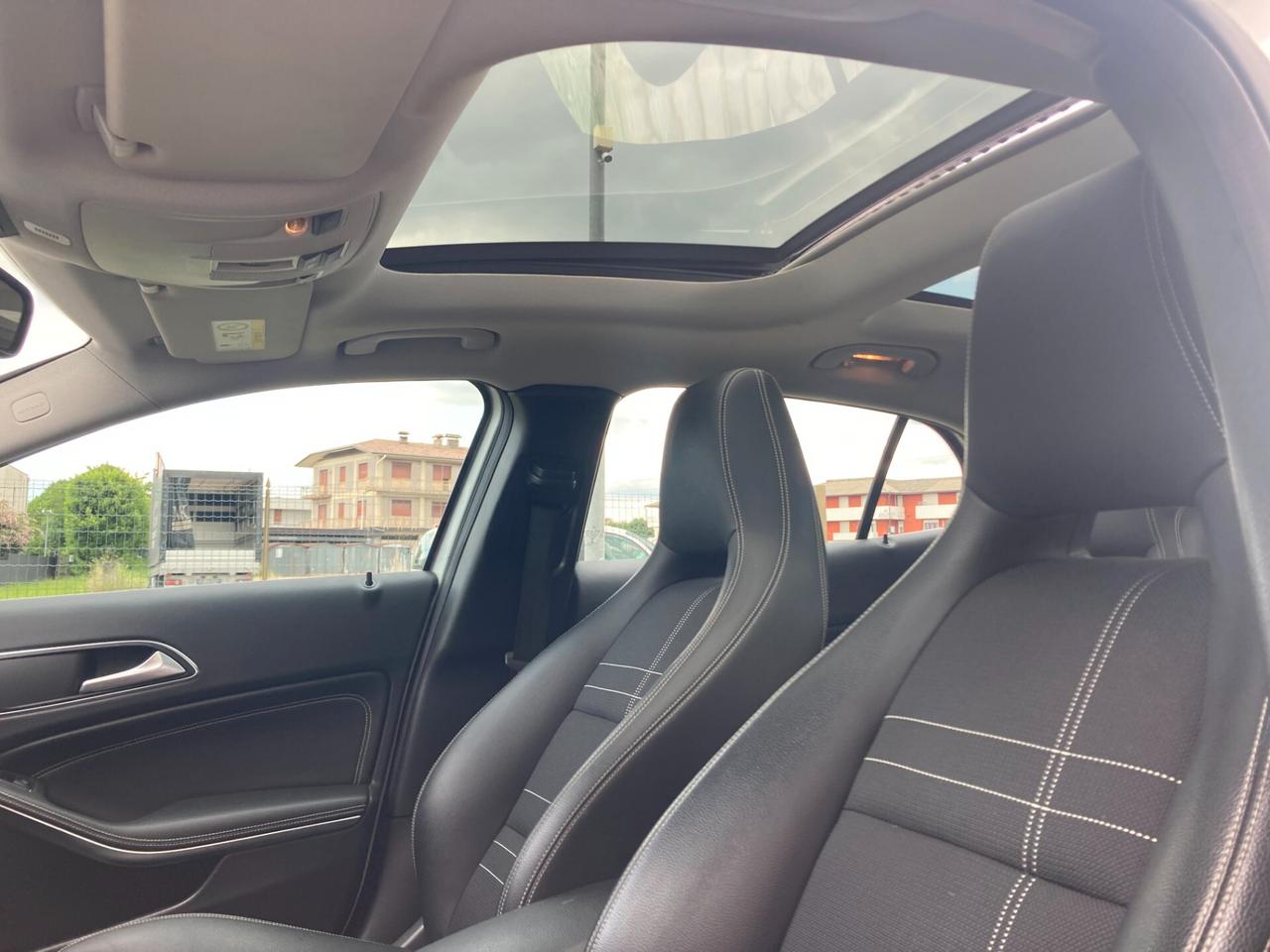 Mercedes-Benz GLA 200 Sport Automatica Panorama Cerchi X 18