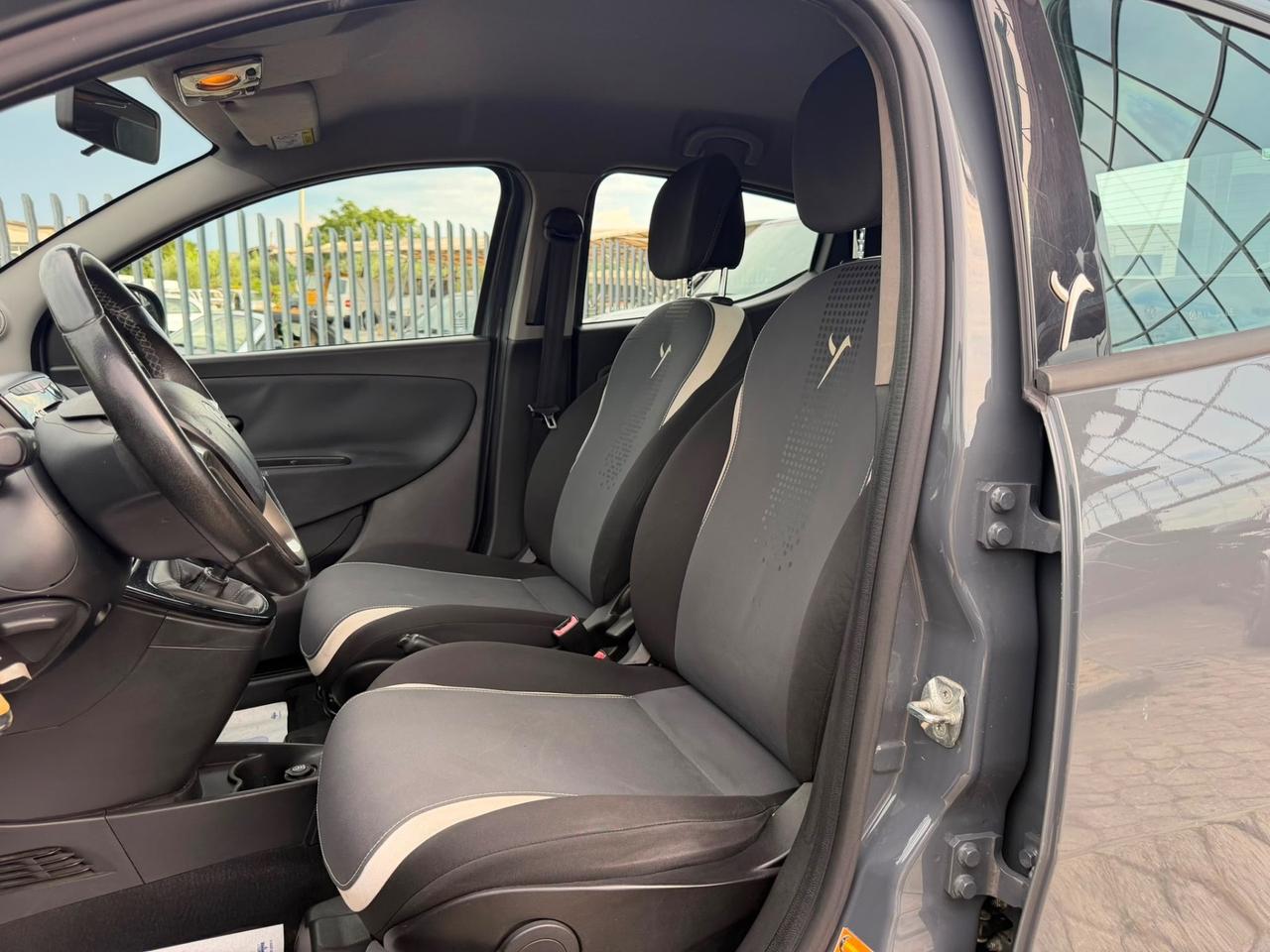 Lancia Ypsilon 0.9 TwinAir 85 CV 5 porte Metano Ecochic Elle