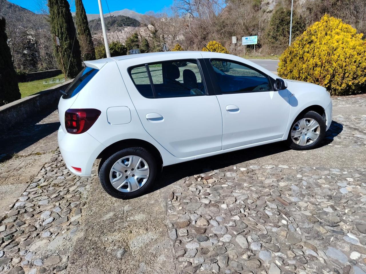 Dacia Sandero 1.0 SCe 12V 75CV Start&Stop Essential