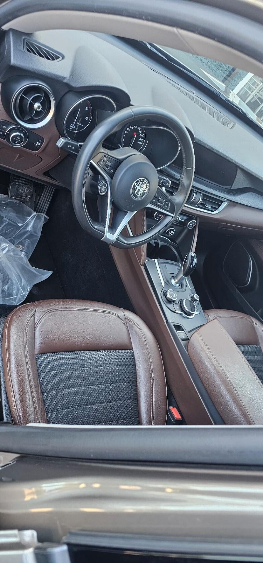 Alfa Romeo Stelvio 2.2 Turbodiesel 180 CV AT8 Q4 Business