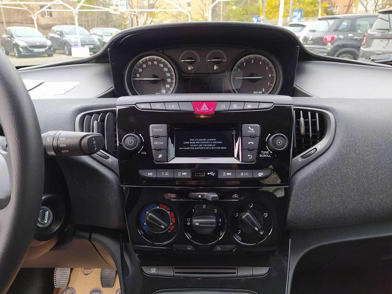 LANCIA Ypsilon III 2021 - Ypsilon 1.0 firefly hybrid Silver s&s 70cv