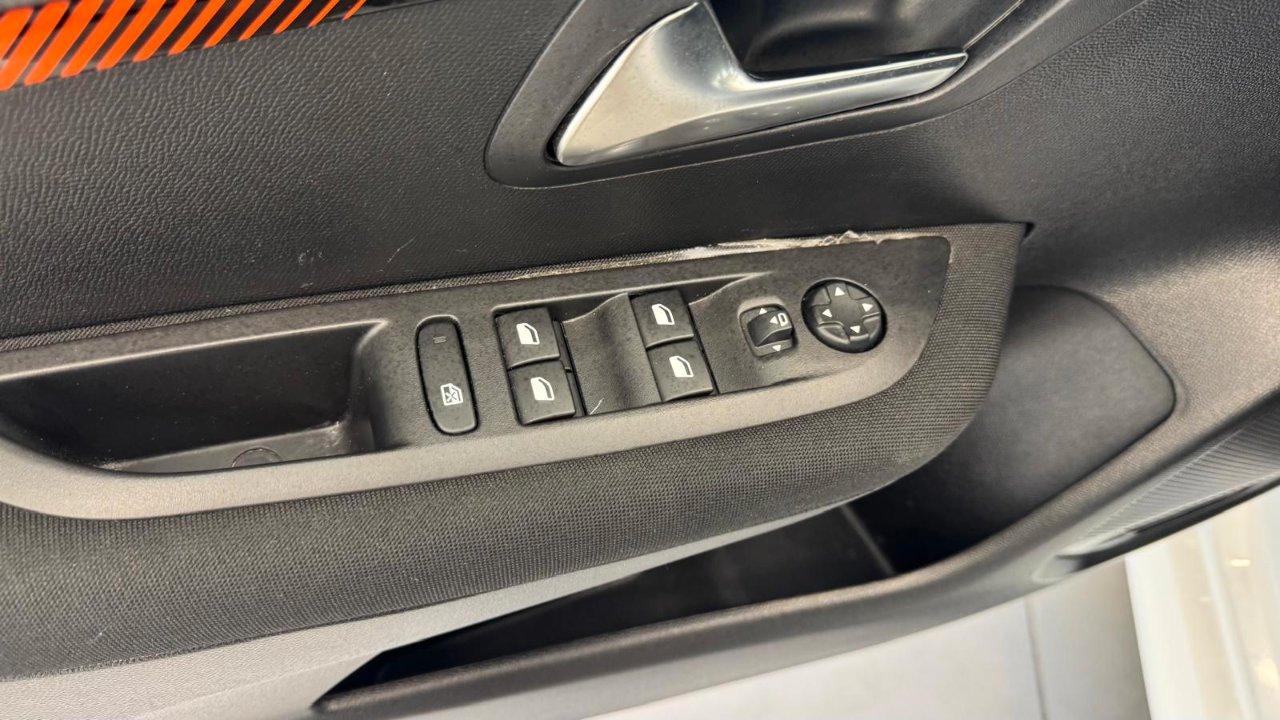 Peugeot 208 1.2 Puretech ALLURE 100 Cv.