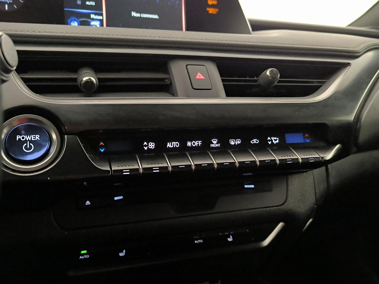 Lexus UX 250h 2.0 premium 4wd cvt