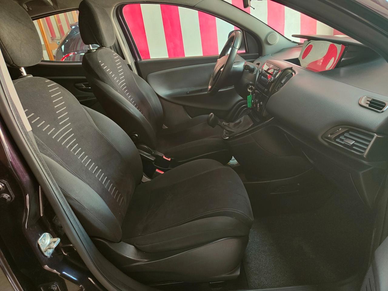 Lancia Ypsilon 1.3 MJT 16V 95 CV 5 porte S&S Silver