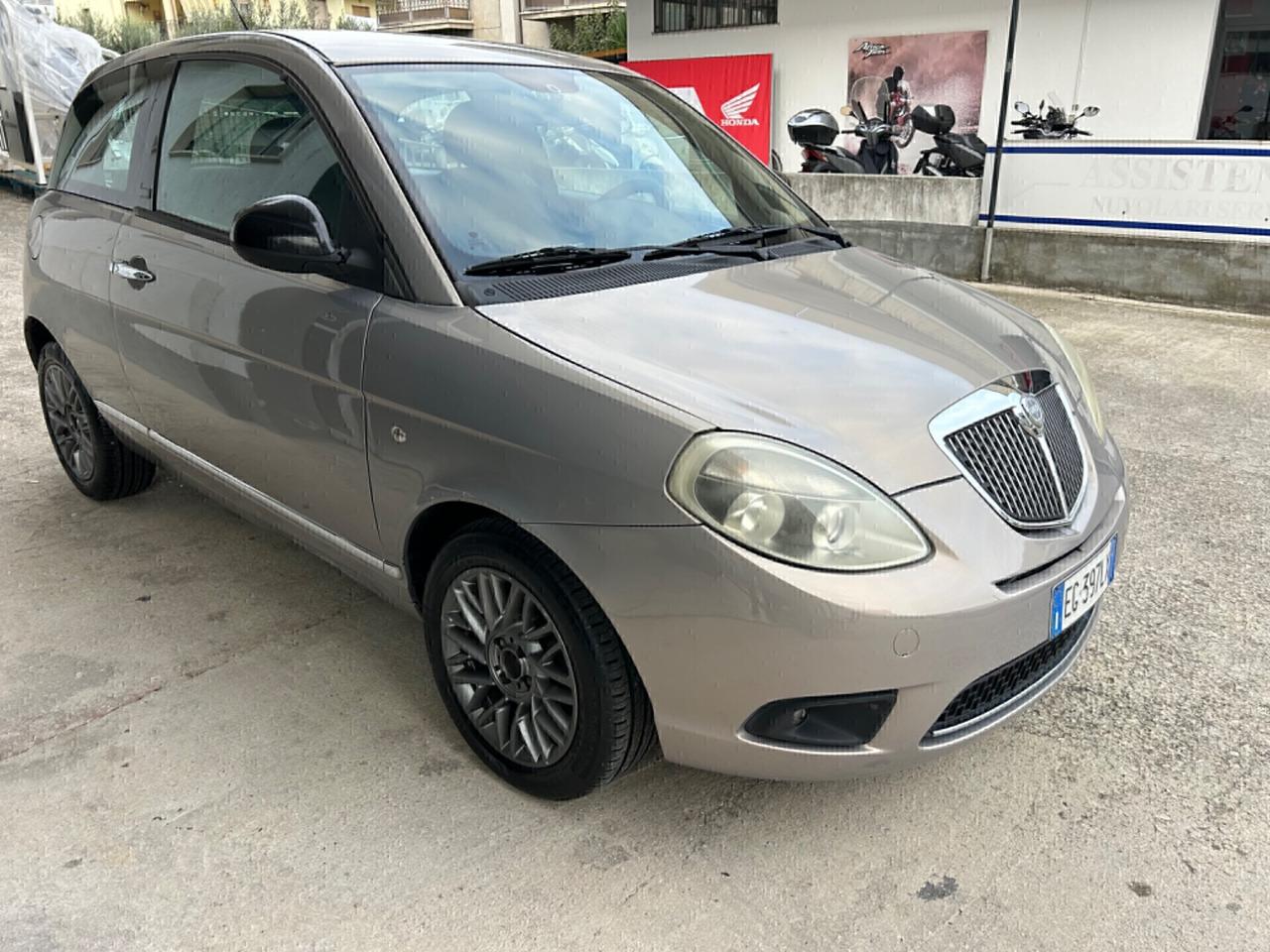 Lancia Ypsilon 1.3 MJ DIESEL NEOPATENTATI!!!!!