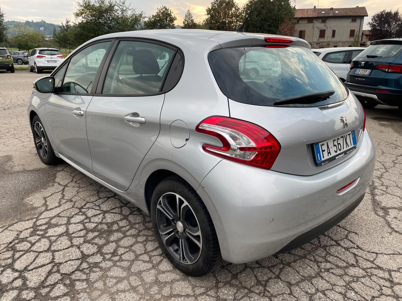 Peugeot 208 1.4 HDi 68 CV 5 porte Allure DISTRIBUZIONE NUOVA