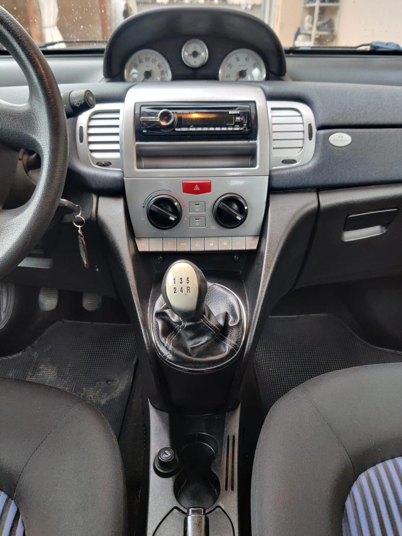 Lancia Ypsilon 1.3 MJT