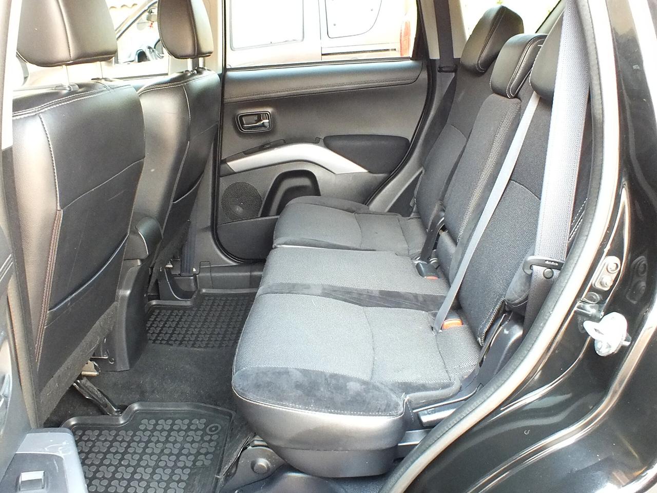 MITSUBISCHI OUTLANDER 155 CV 4X4-AUTOM. 7-POSTI UNIPROPRIETARIO!