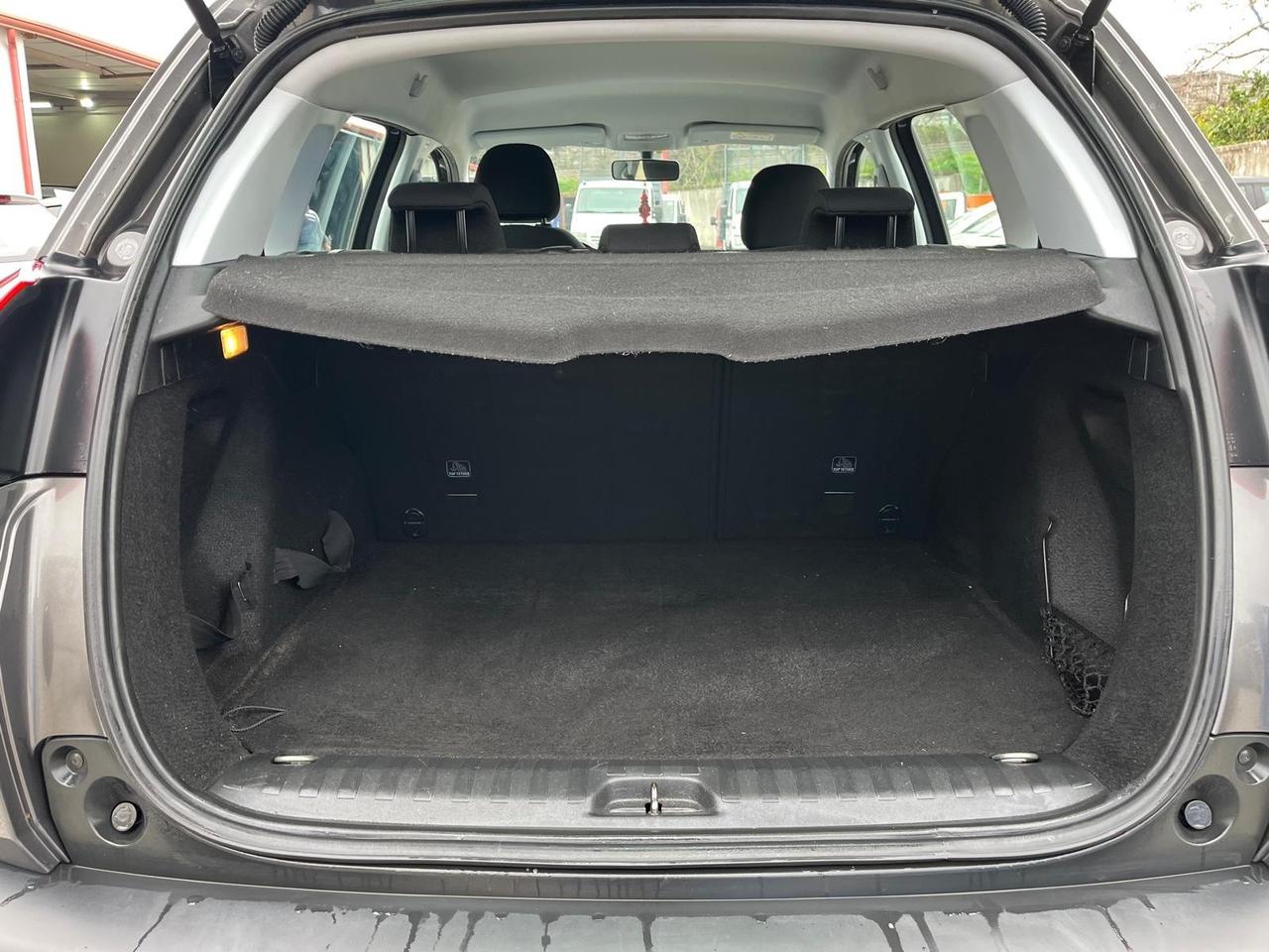 Peugeot 2008-1.6 blue hdi-full-2018