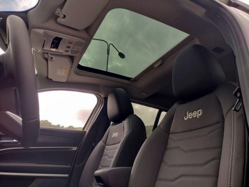 Jeep Avenger e-Hybrid 1.2 MHEV e-Hybrid Turbo Summit con Interni in pelle, sedili riscaldati e Tetto panoramico apribile!!