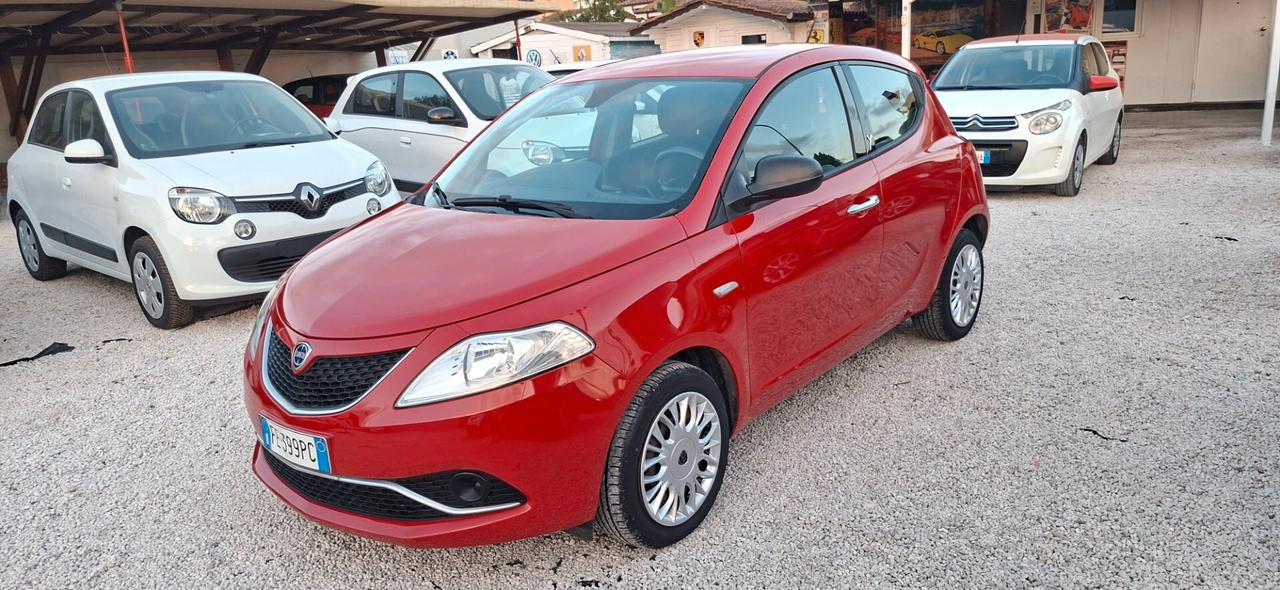 Lancia Ypsilon 1.2 69 CV 5 porte Silver