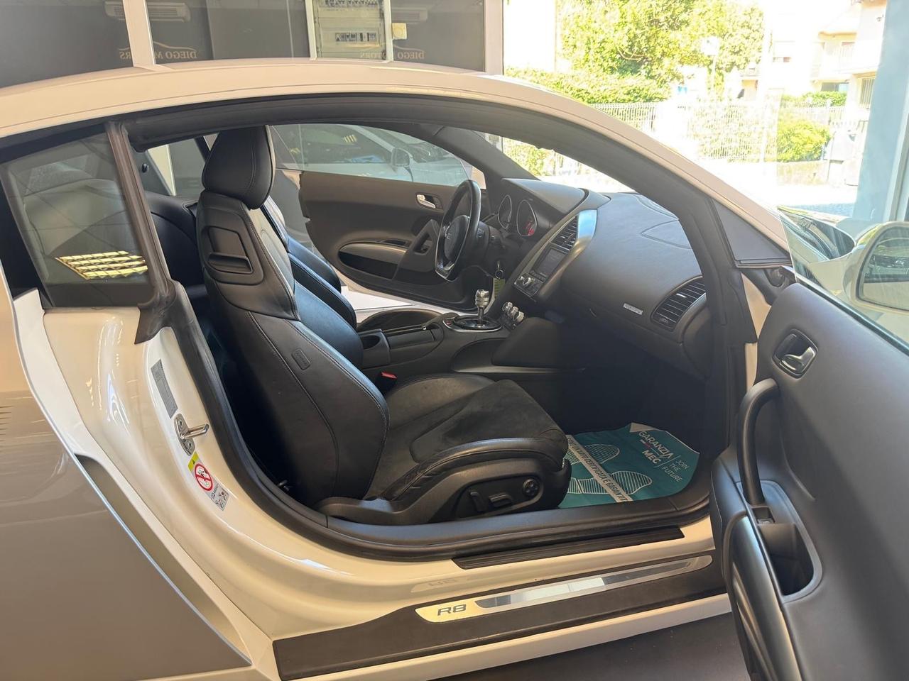 Audi R8 4.2 V8 FSI quattro R tronic