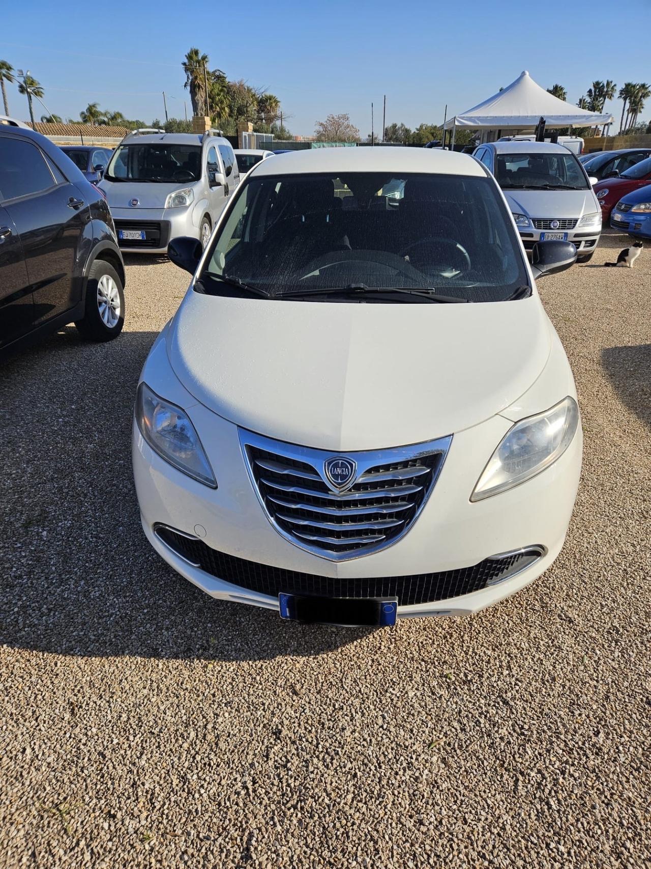 Lancia Ypsilon 1.3 MJT 75 CV neopatentati