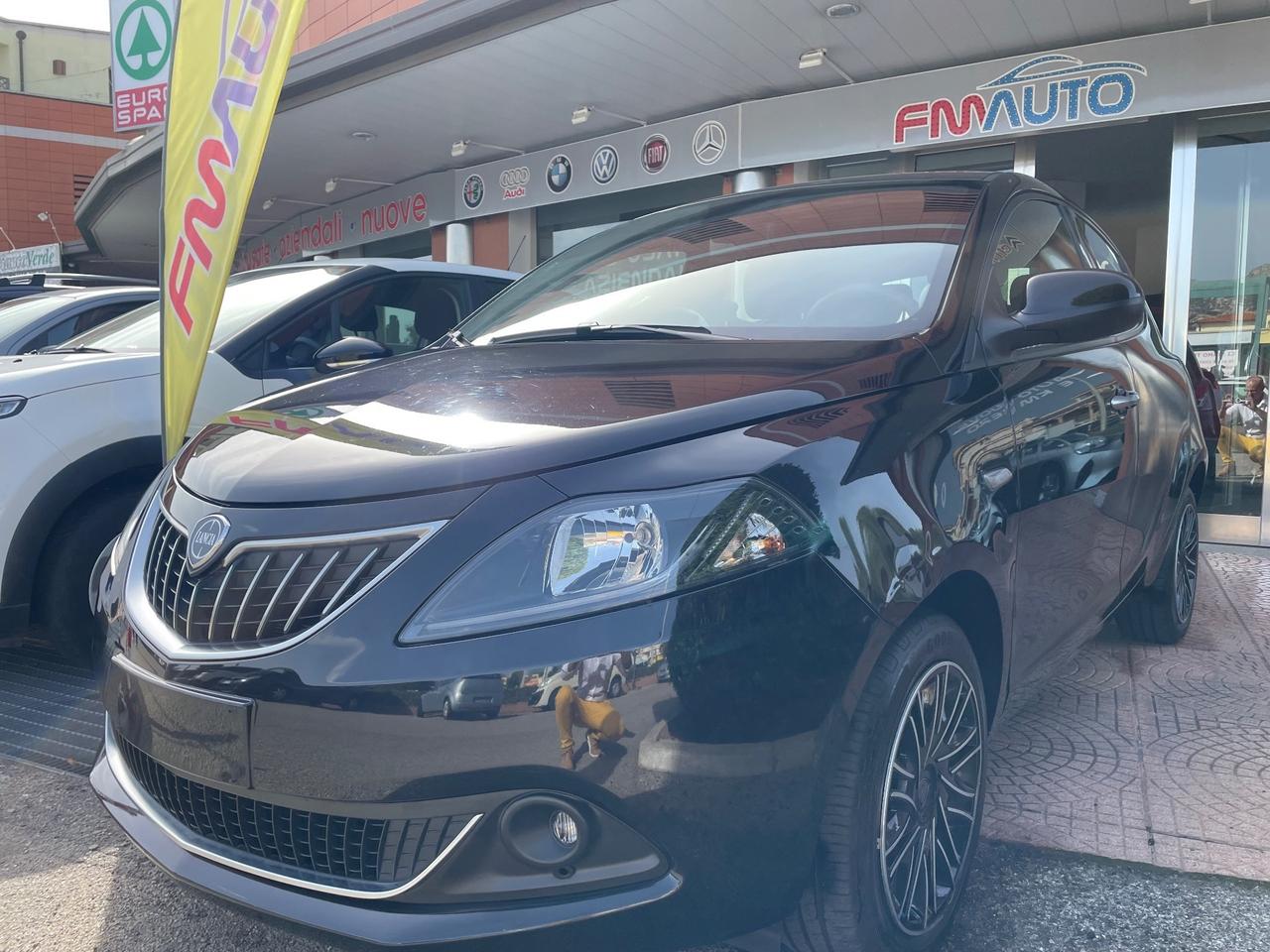 Lancia Ypsilon 1.0 5 porte S&S Hybrid full Gold OK Neopatentati