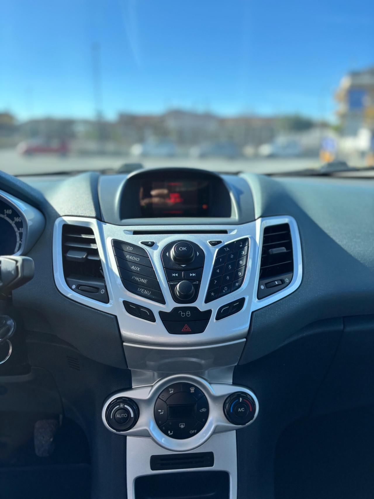 Ford Fiesta 1.4 5 porte Bz.- GPL Titanium