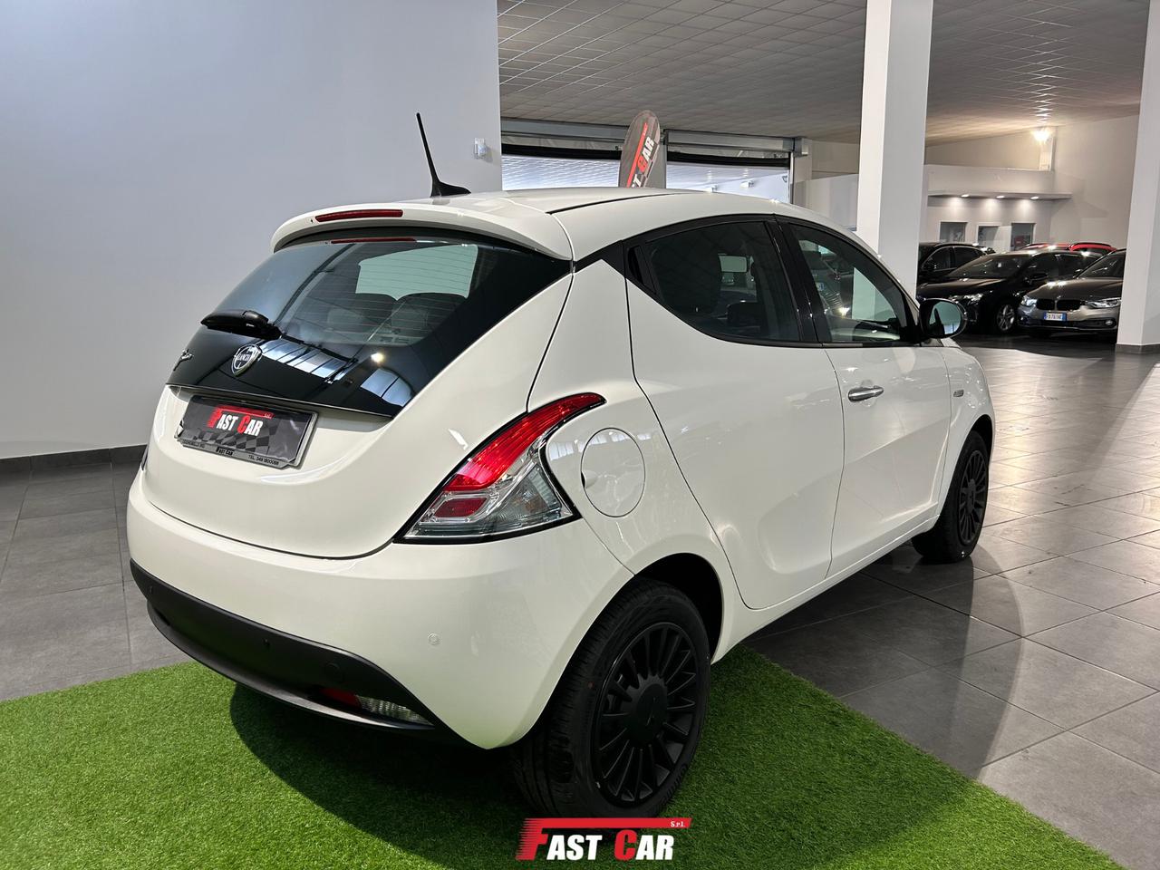 Lancia Ypsilon 1.2 69 CV 5 porte GPL Silver