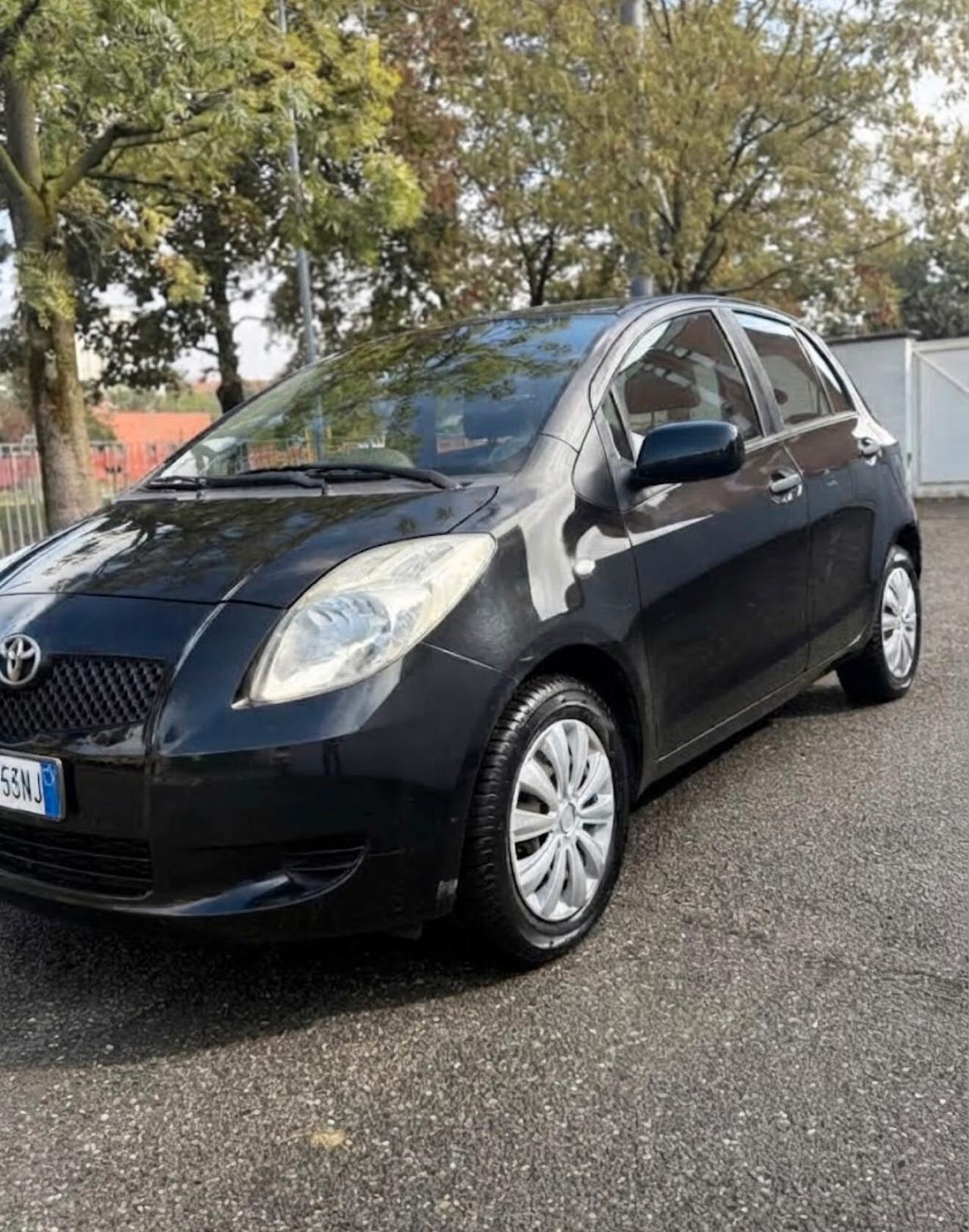 TOYOTA YARIS 1.0 BENZINA GOMMATA NUOVA