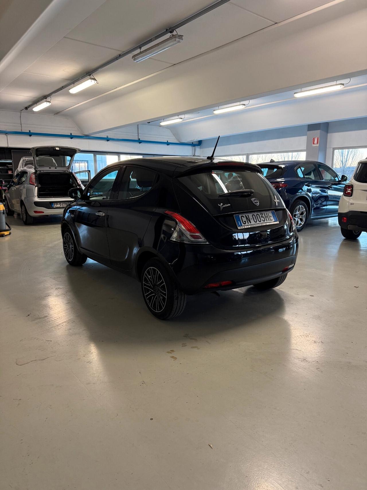 Lancia Ypsilon 1.0 FireFly 5 porte S&S Hybrid Gold