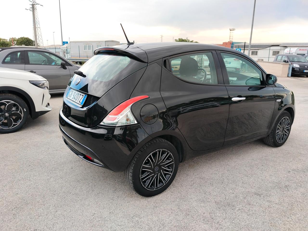 Lancia Ypsilon 1.2 69 CV 5 porte S&S Elefantino Blu