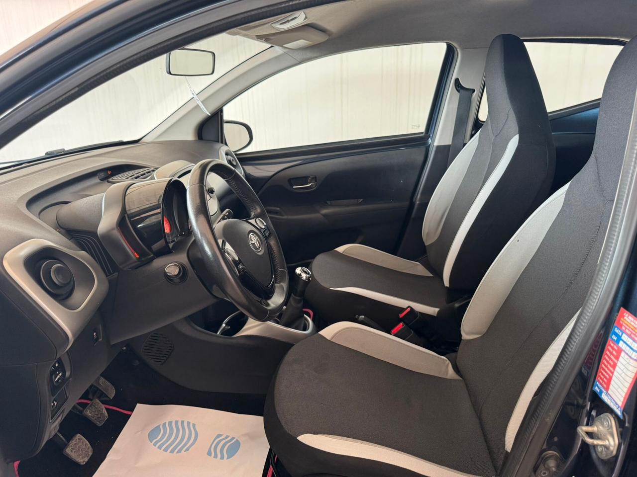 Toyota Aygo 1.0 VVT-i 69 CV 5 porte x-cool TSS