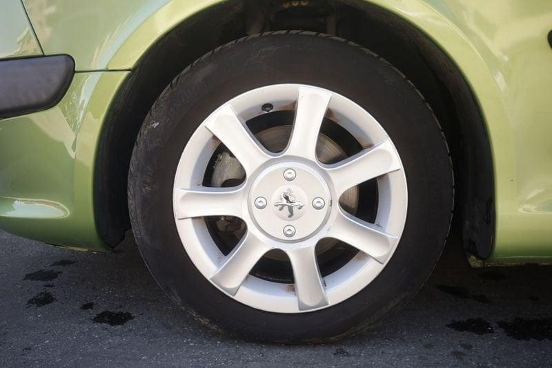 Peugeot 1007 PEUGEOT 1007 HD HAPPY 59KW DIESEL