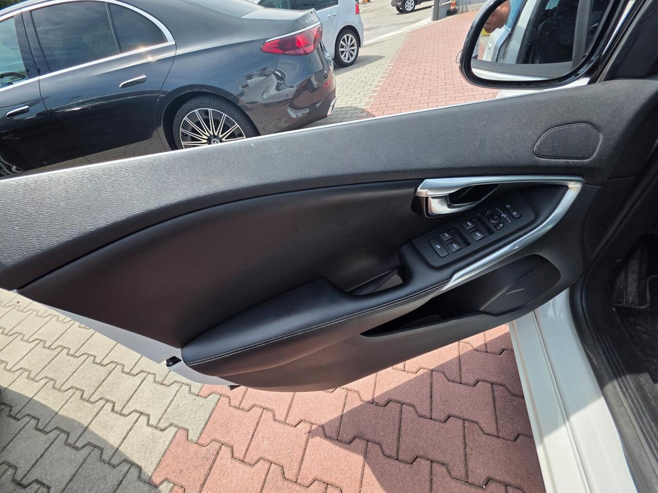 Volvo V40 D2 1.6 R-design Kinetic