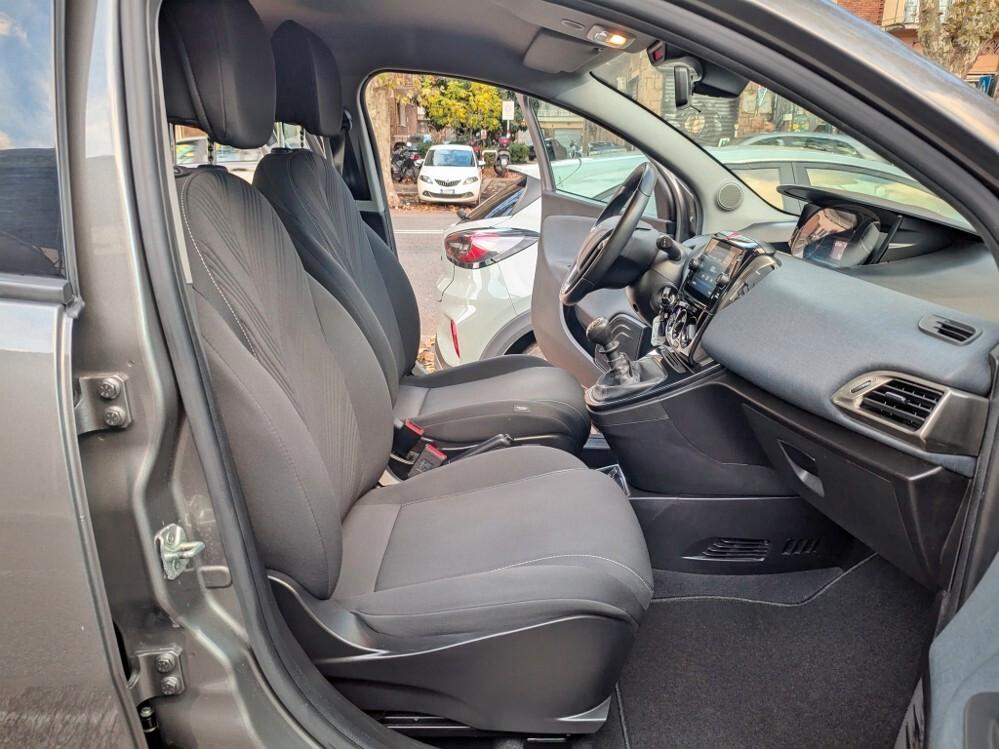 Lancia Ypsilon 1.0 Hybrid UNIPRO' SENZA VINCOLI DI FINANZIAMENTO