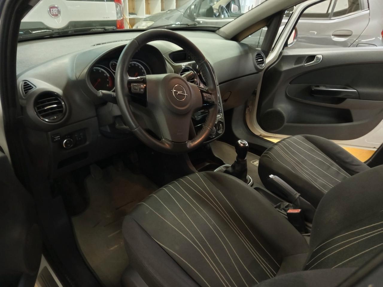 Opel Corsa 1.2 BENZINA-GPL, 156 Mila chilometri ok neopatentati