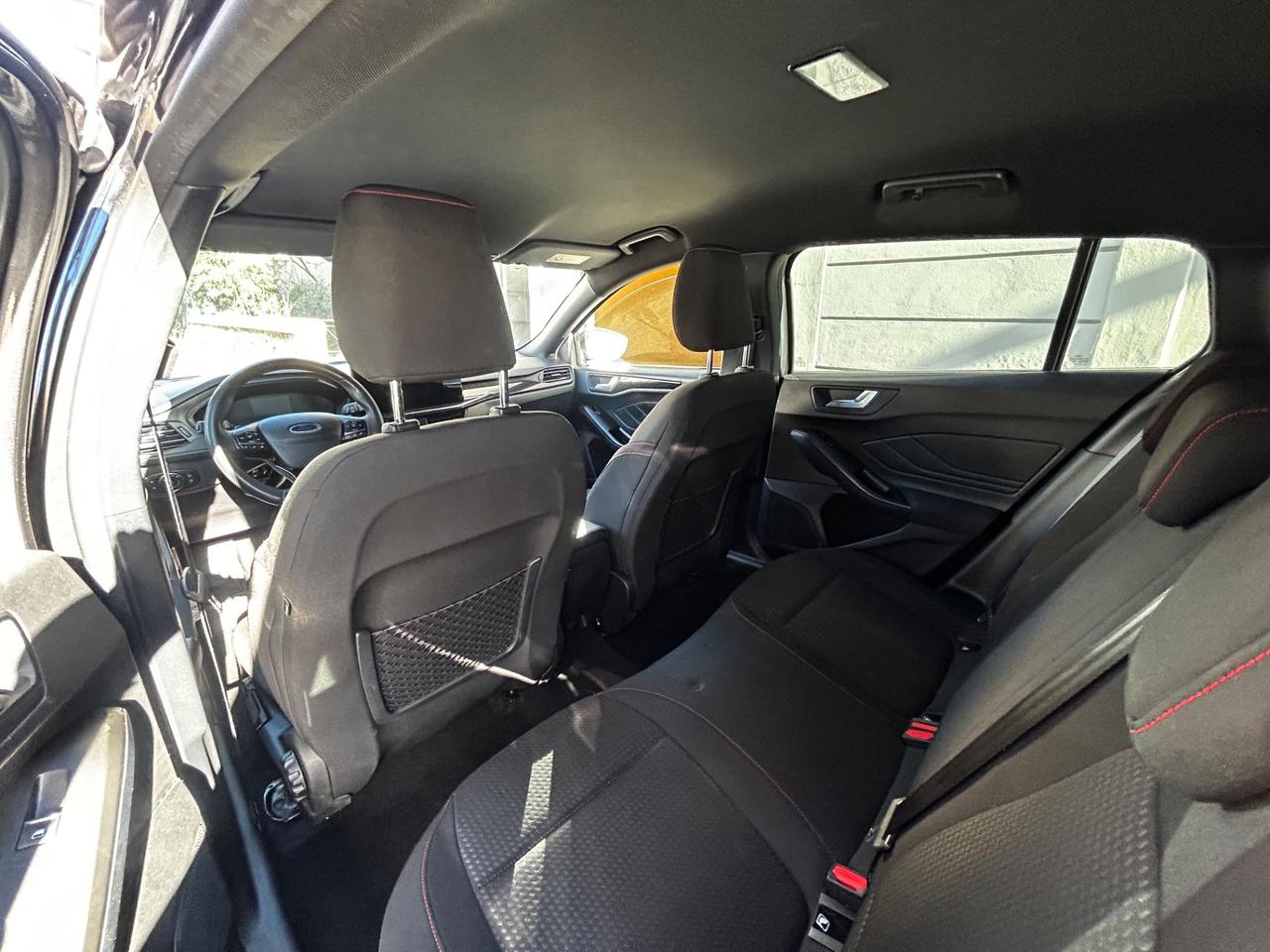 Ford Focus 1.0 EcoBoost HYBRID 125cv ST-Line Design *AUTOMATICA*!!!